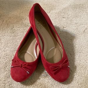 Red Naturalizers, closed toe suede flats size 6.5N